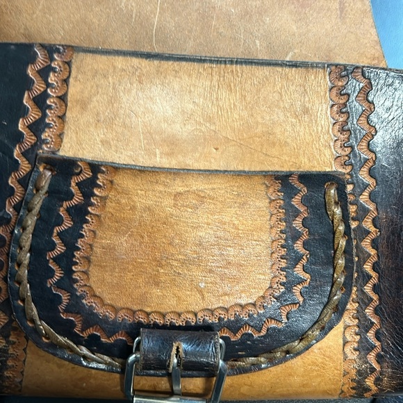 Vintage Artisan Handtooled‎ Leather Purse from Mexico Buckle Close 9” x 8 “ - Picture 16 of 16